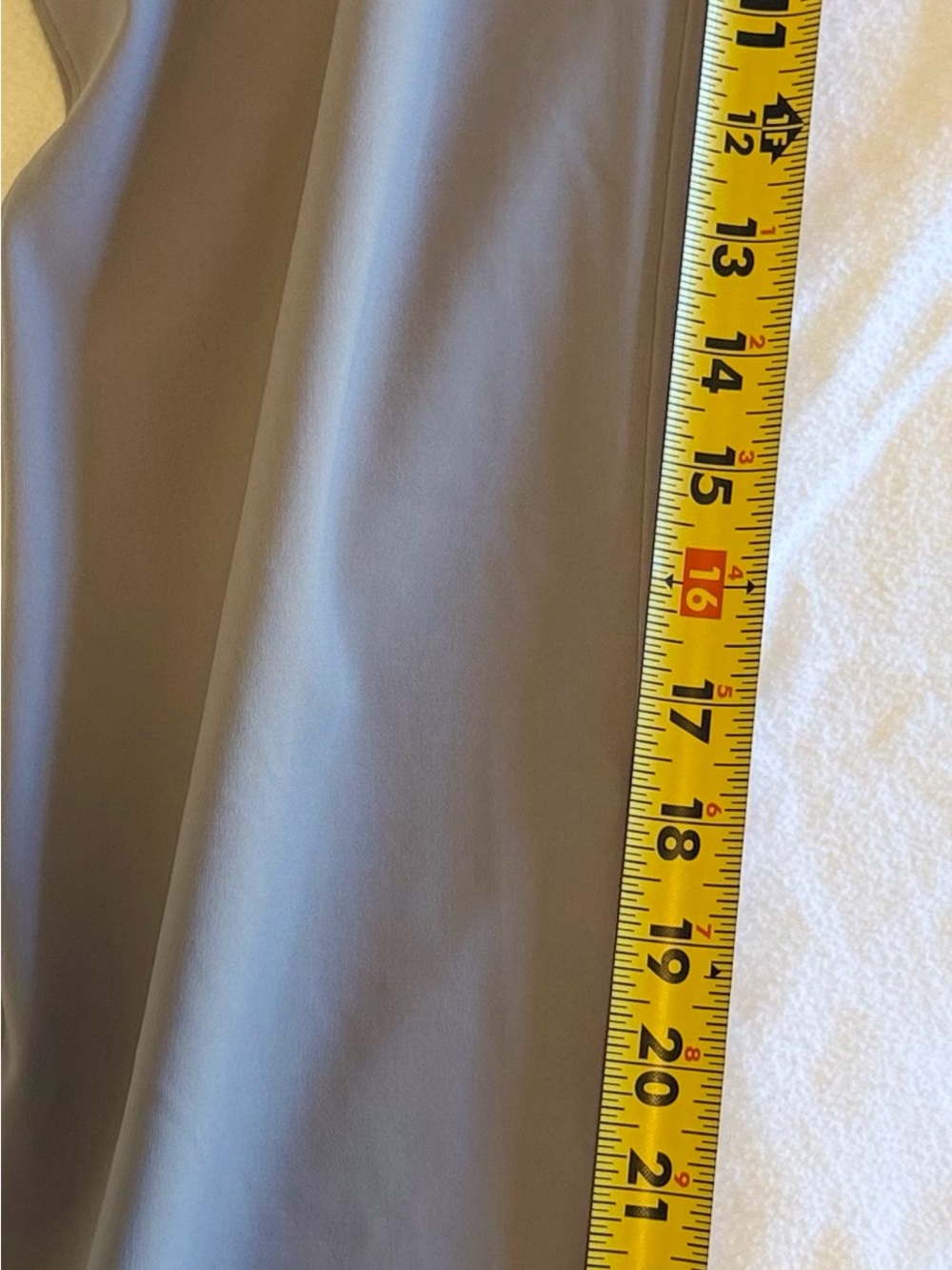 Lululemon On the Fly Full Length 31” Luxtreme Pant Size 6 Gray Taupe Travel Pant - Picture 4 of 7